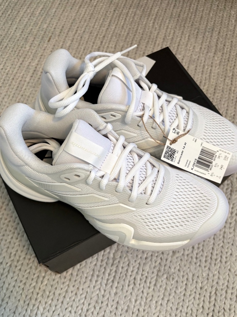 NWT Women's Barricade 14 Tennis Shoes Core White and Zero Metallic